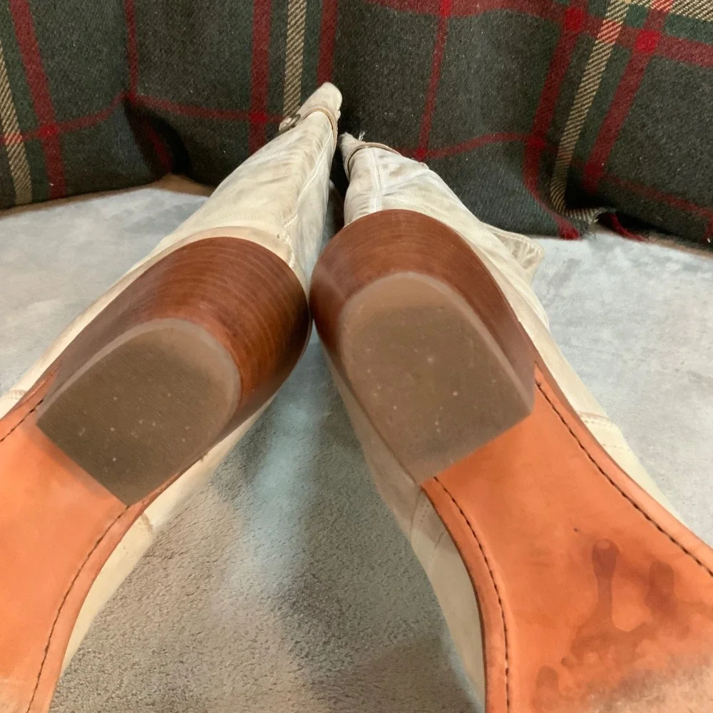 Frye Jane Tall Cuff Boot Distressed Cream Leather Equestrian Block Heel EUC 7B